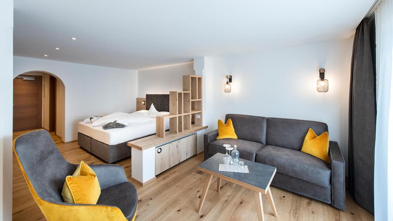 Hotel Der Mohrenwirt **** à Burgusio Extérieur photo
